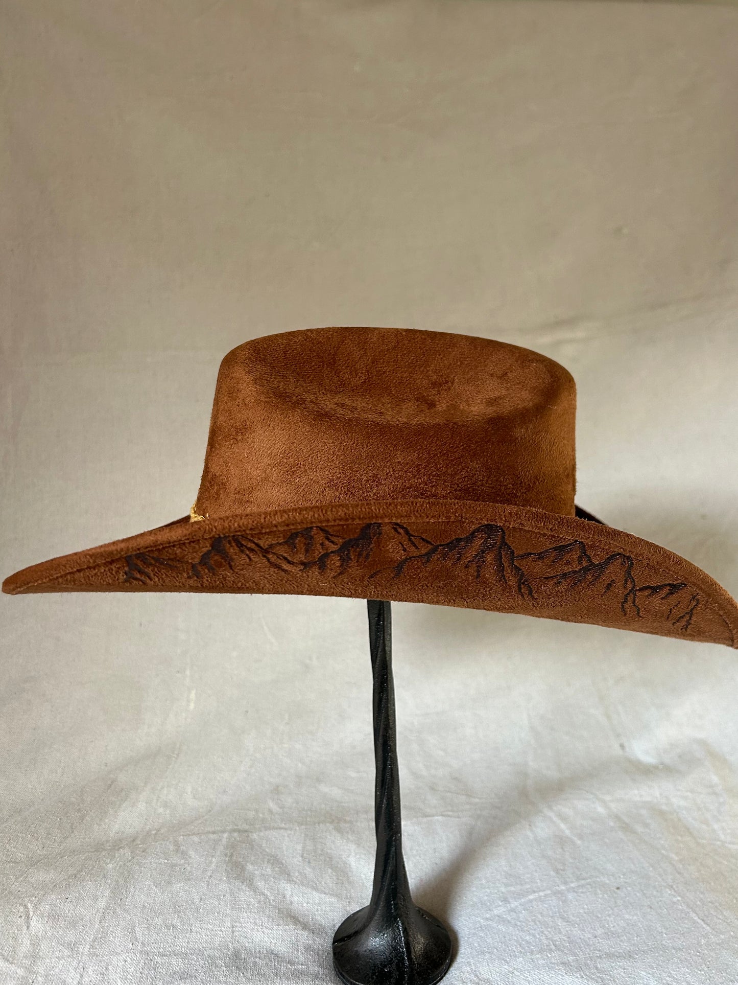 Marlboro Cowboy Hat – Pyrography Mountains”