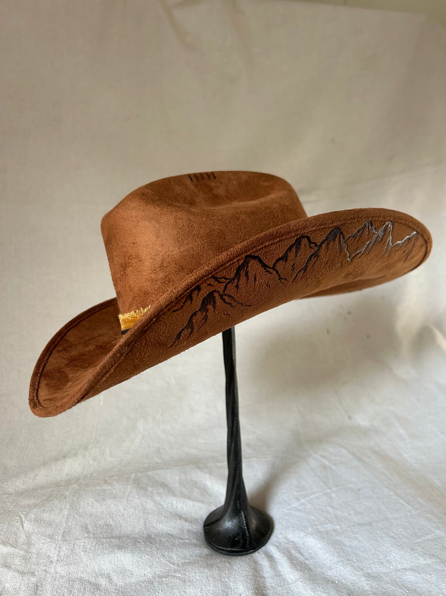 Marlboro Cowboy Hat – Pyrography Mountains”