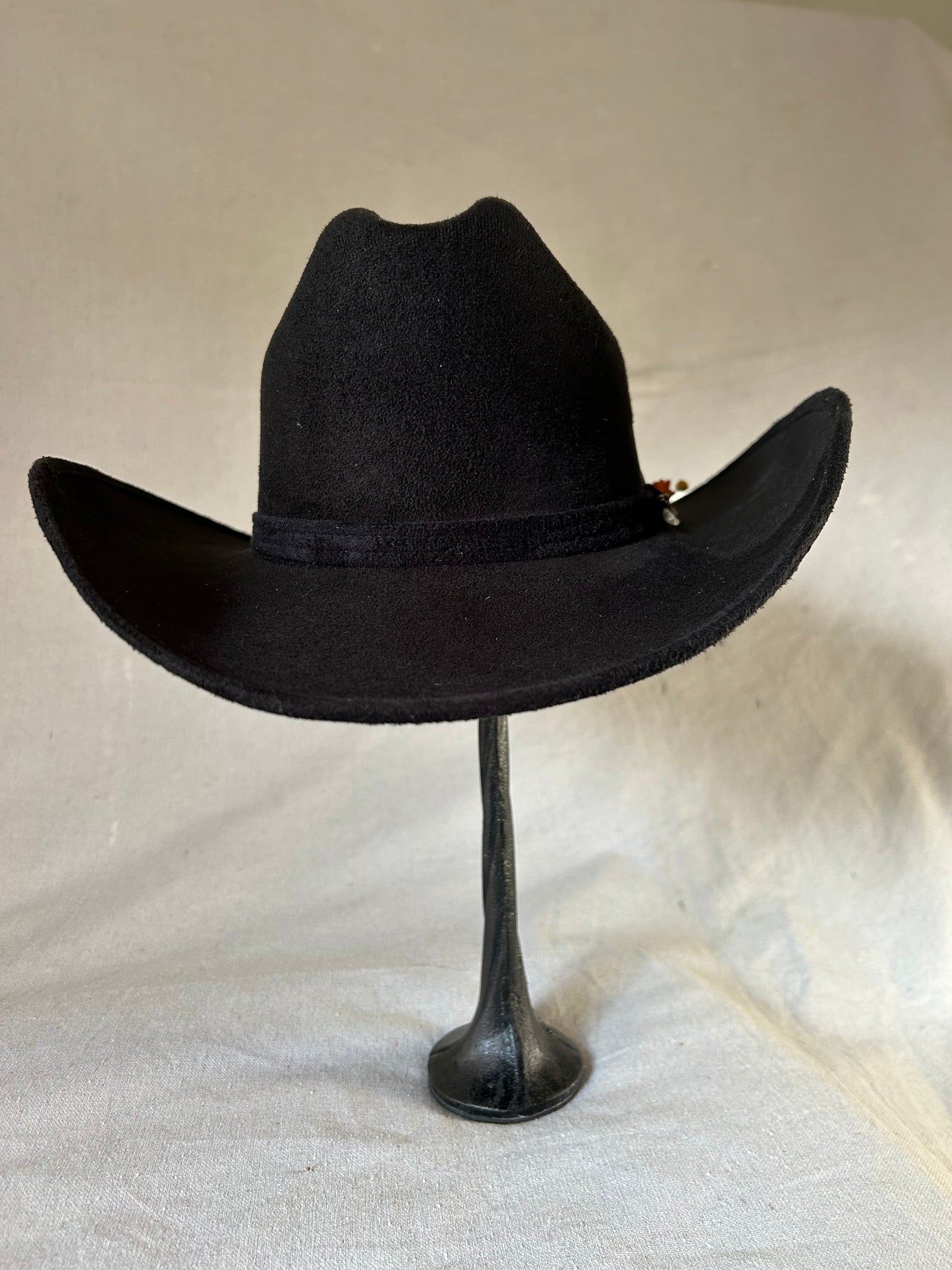 Marlboro Medium Black Suede Cowboy Hat”