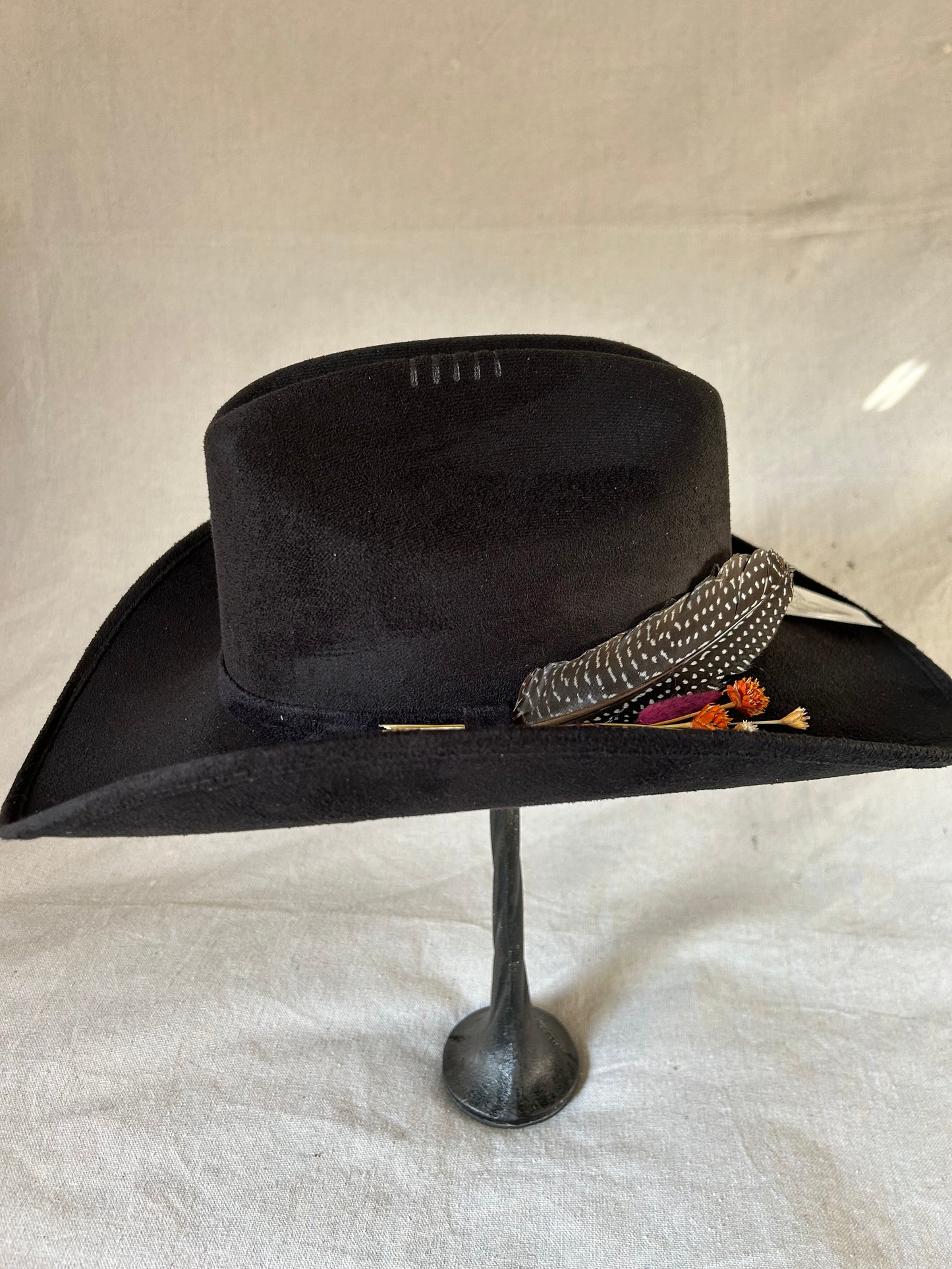 Marlboro Medium Black Suede Cowboy Hat”