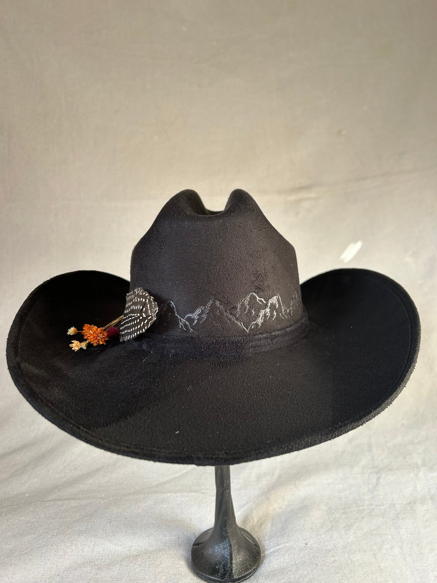 Marlboro Medium Black Suede Cowboy Hat”