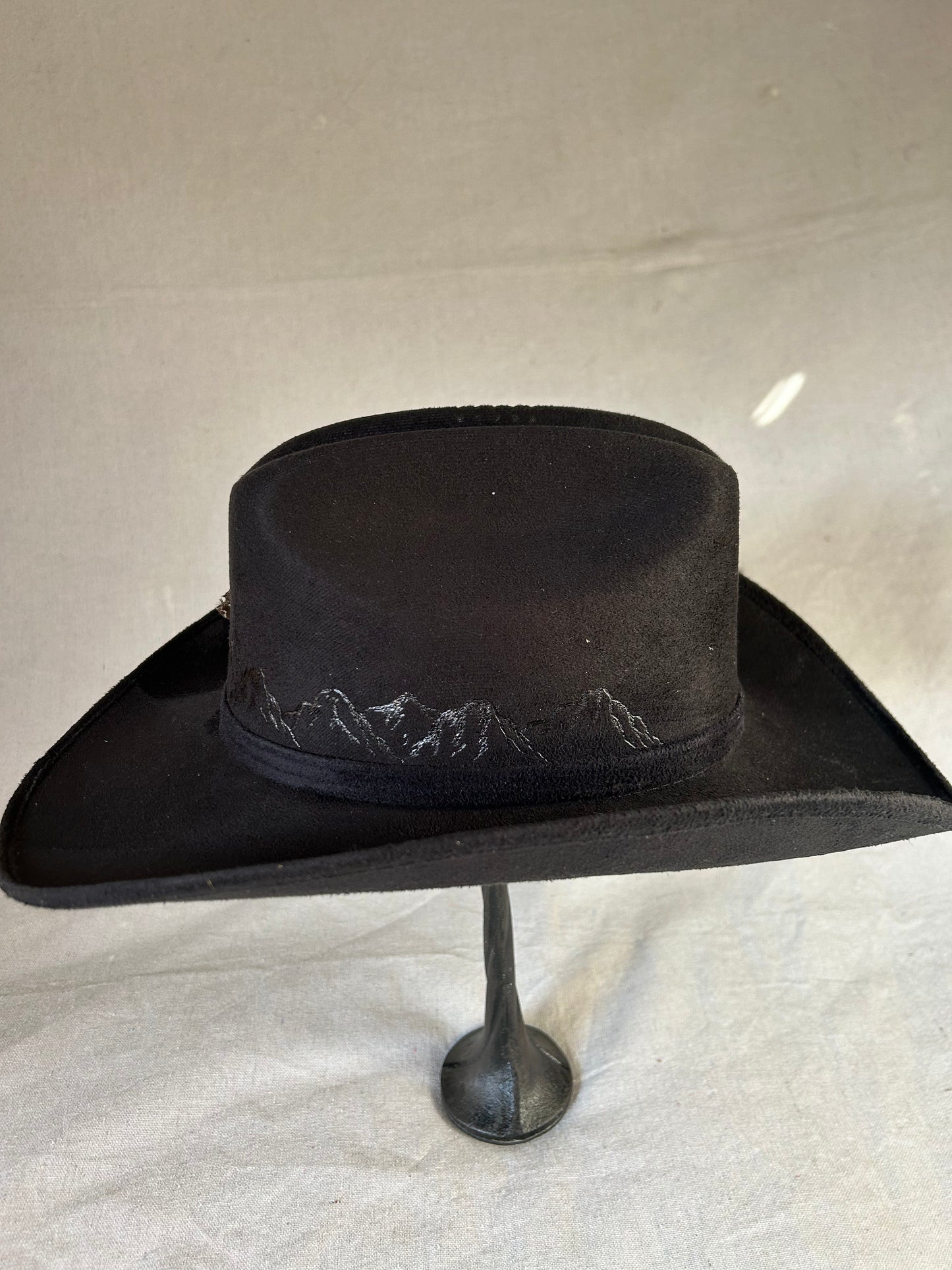 Marlboro Medium Black Suede Cowboy Hat”